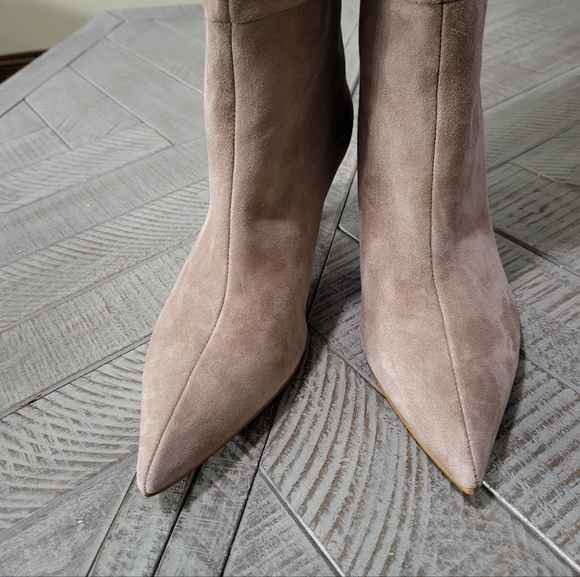 Steve Madden Shoes - Steve Madden Lavan Women's 9.5 M Boots Taupe Suede Kitten Heels